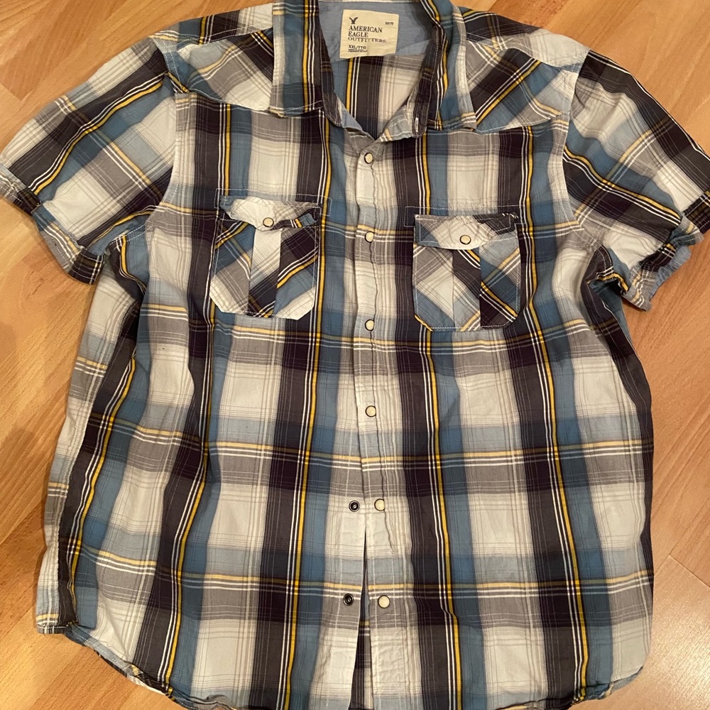 Men’s button down American Eagle shirt